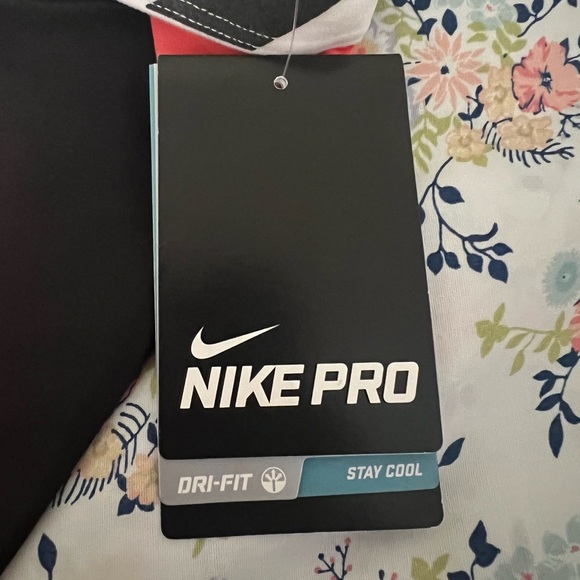 NWT Nike Pro Women’s Shorts in Coral/Black Stripes - Picture 7 of 9